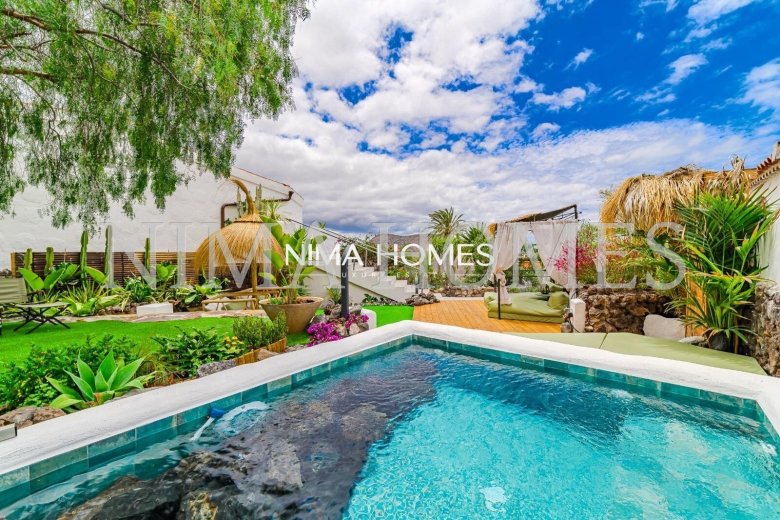 Tenerife: Exclusive, Completely Renovated Villa with Two Independent Living Units, Sea Views and Optional Holiday Rental Business in Chayofa