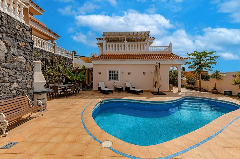 TENERIFE – Stylish detached villa with sea views, pool and plenty of space to enjoy