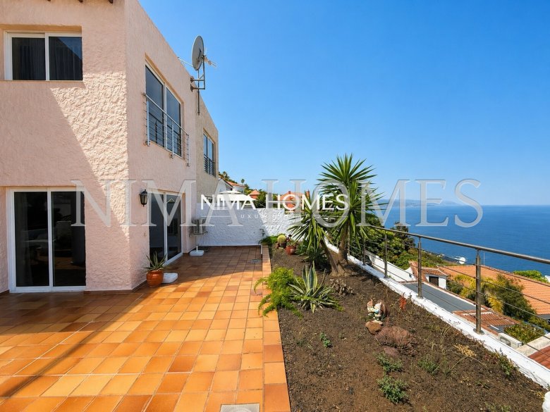 Tenerife: Exclusiva Casa Pareada con Espectaculares Vistas al Teide y al Mar y un Extraordinario Potencial de Ampliación en el Norte de la Isla