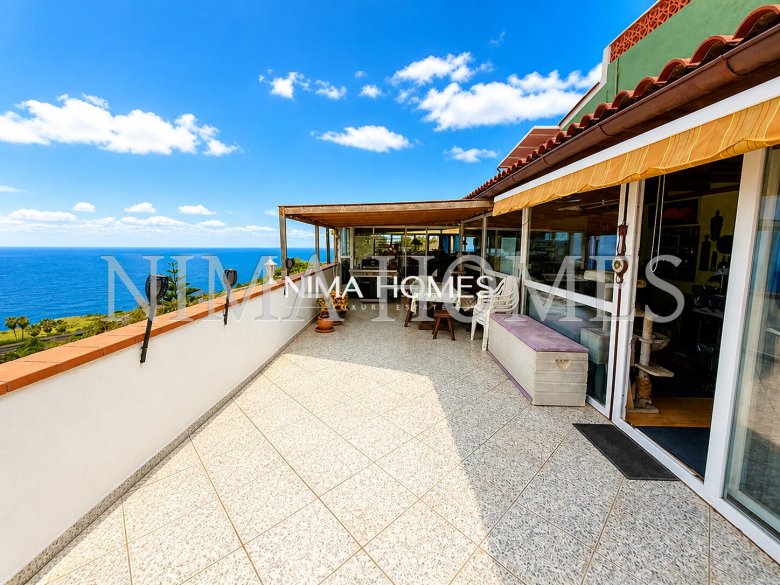Tenerife:Spacious Property with extra Apartment, Indoor Pool, Jacuzzi and Spectacular Atlantic Views